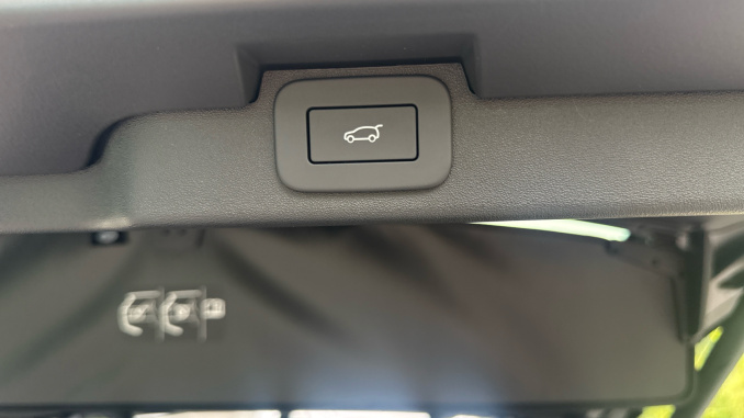 Land Rover Discovery 3.0 D350 Metropolitan Edition 5dr Auto Diesel Station Wagon - Image 34